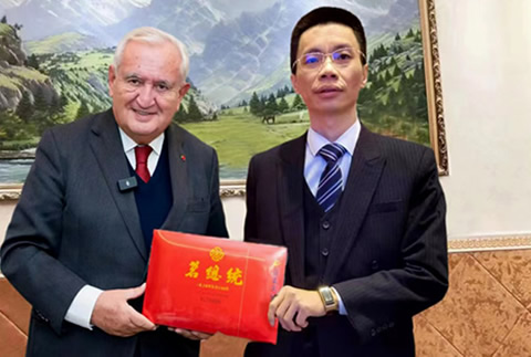 01 法国前总理.jpg