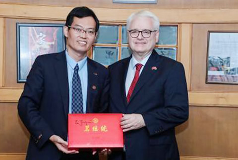 06 克罗地亚前总统.jpg